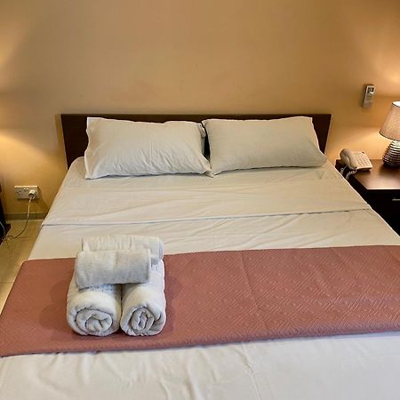 Отель Malta Paradise Central Accomodation Сент Джулианс Экстерьер фото