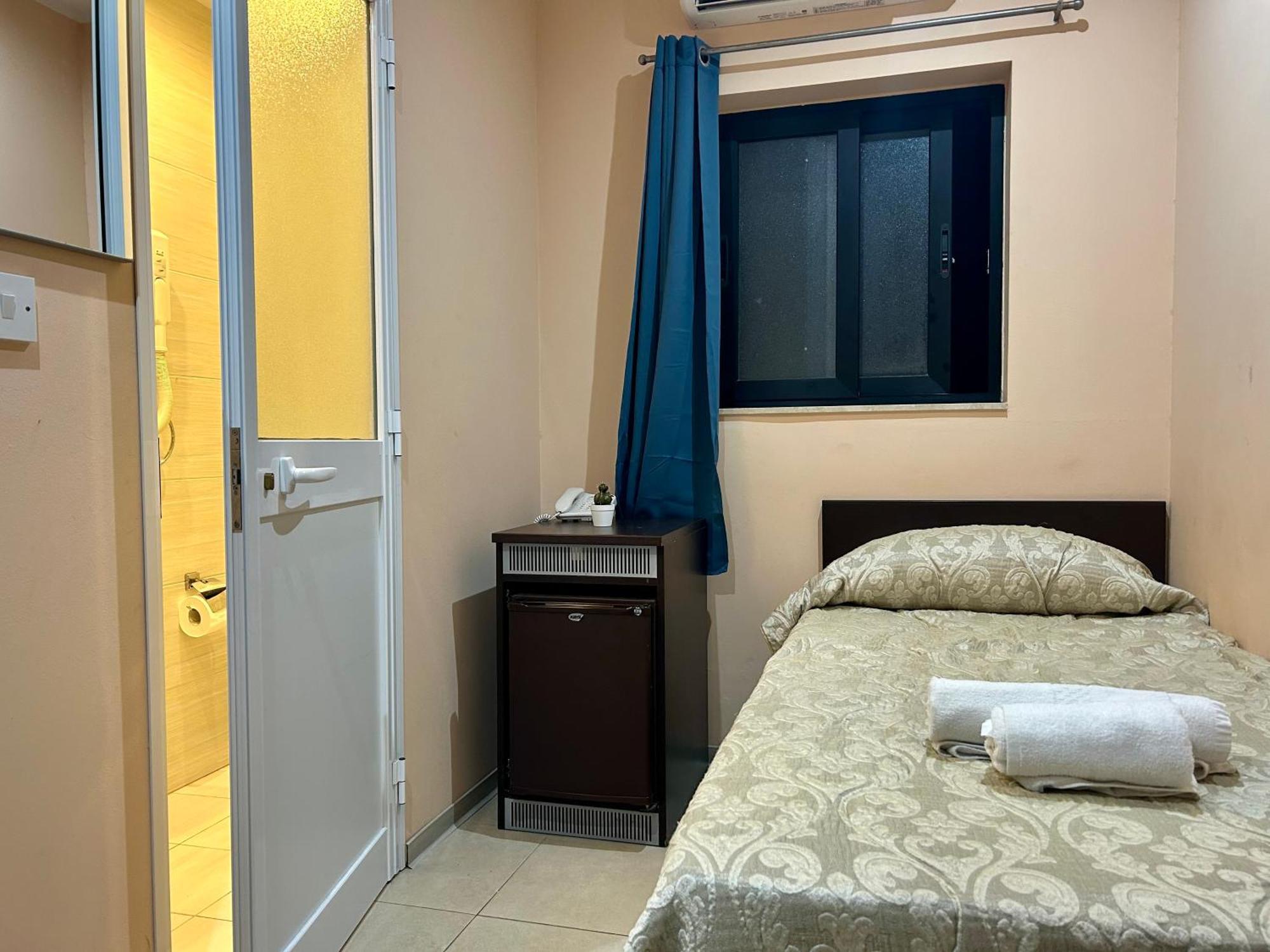 Отель Malta Paradise Central Accomodation Сент Джулианс Экстерьер фото