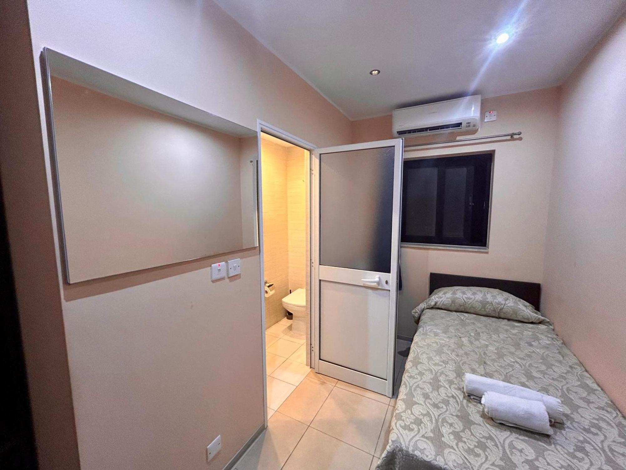Отель Malta Paradise Central Accomodation Сент Джулианс Экстерьер фото