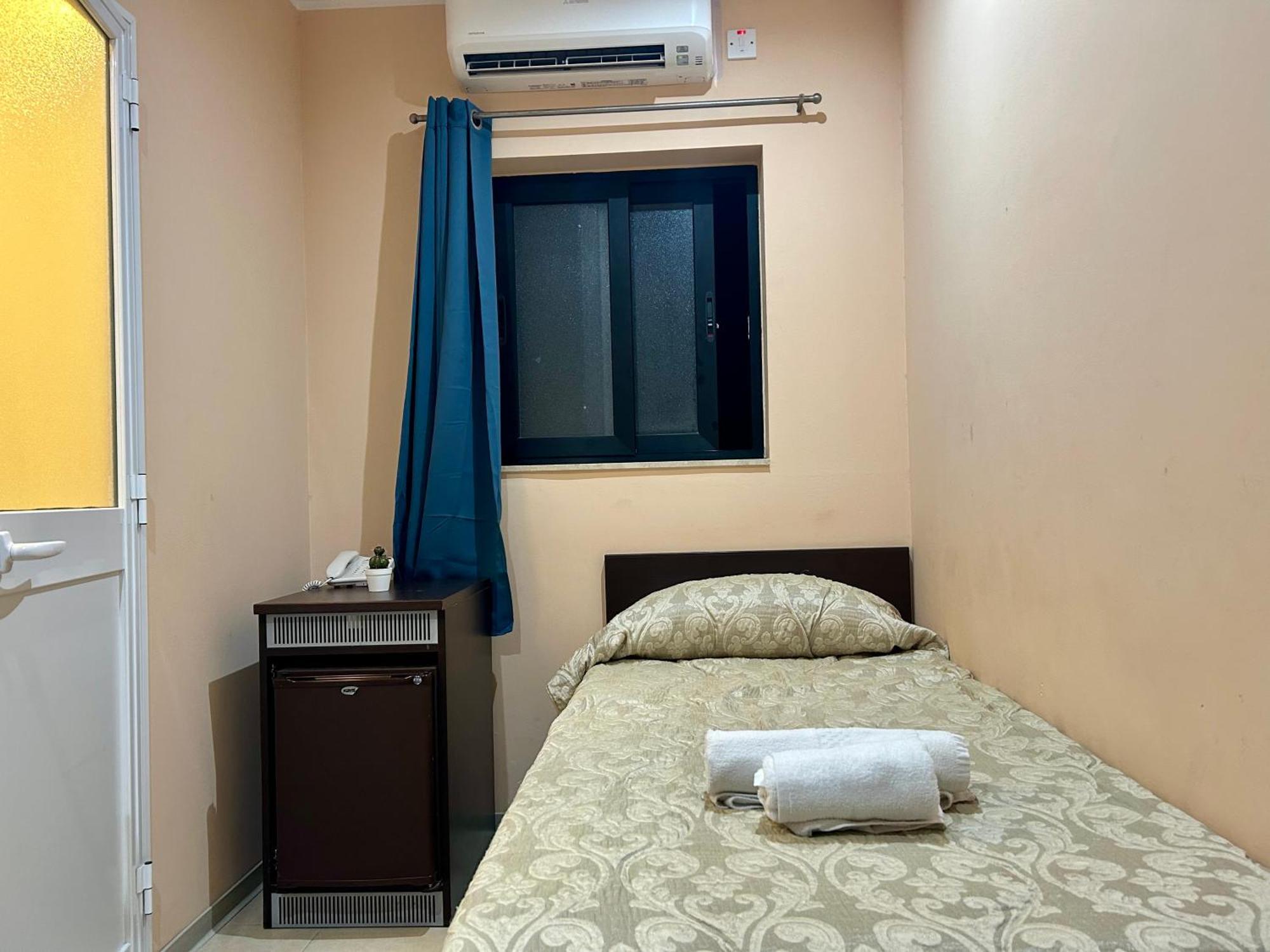Отель Malta Paradise Central Accomodation Сент Джулианс Экстерьер фото