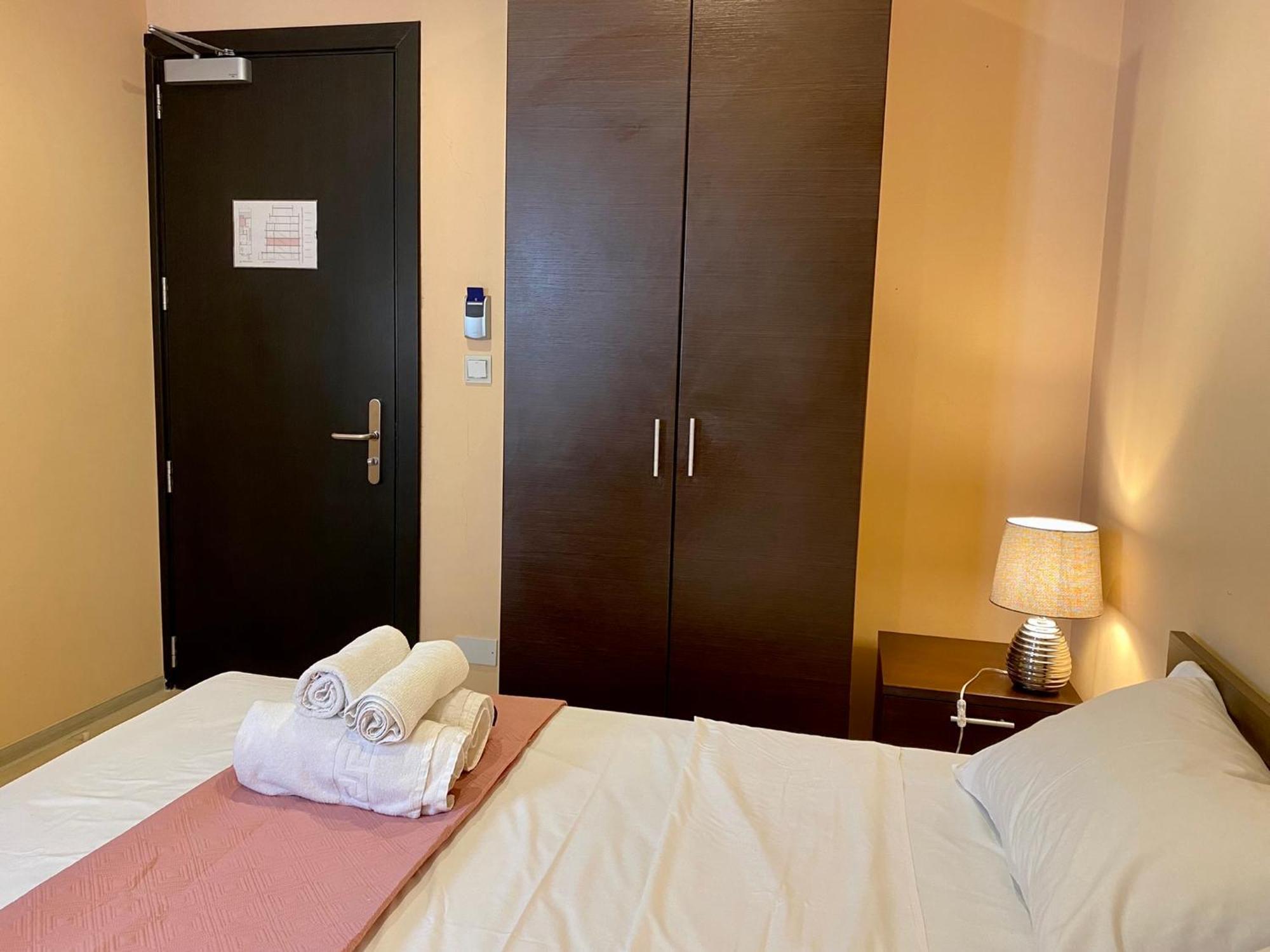 Отель Malta Paradise Central Accomodation Сент Джулианс Экстерьер фото