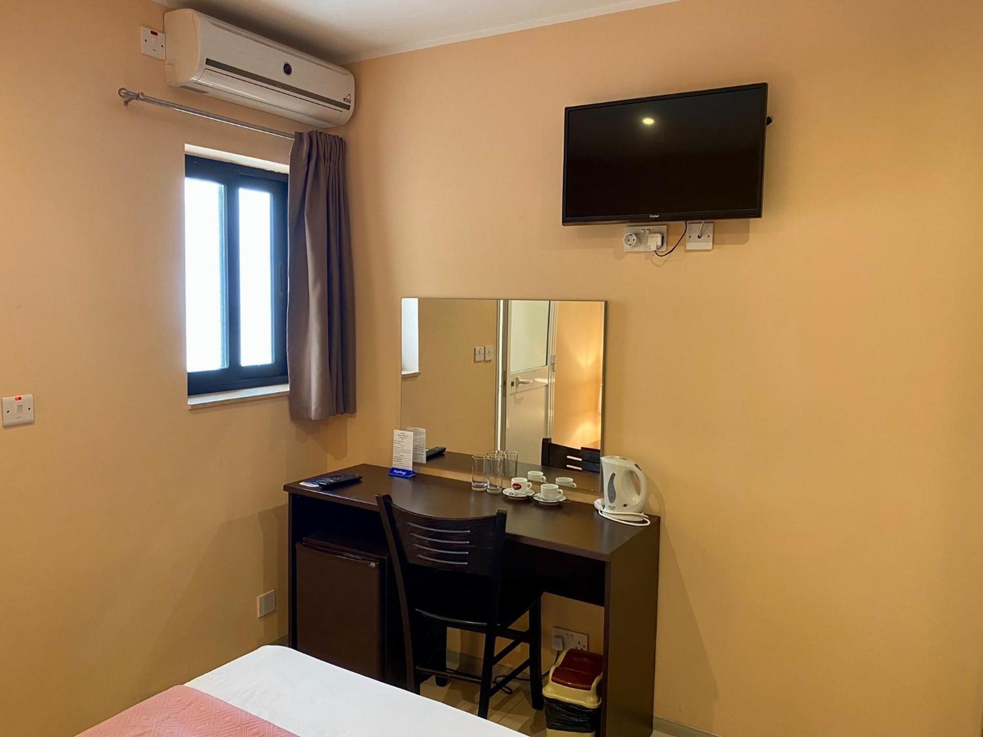 Отель Malta Paradise Central Accomodation Сент Джулианс Экстерьер фото