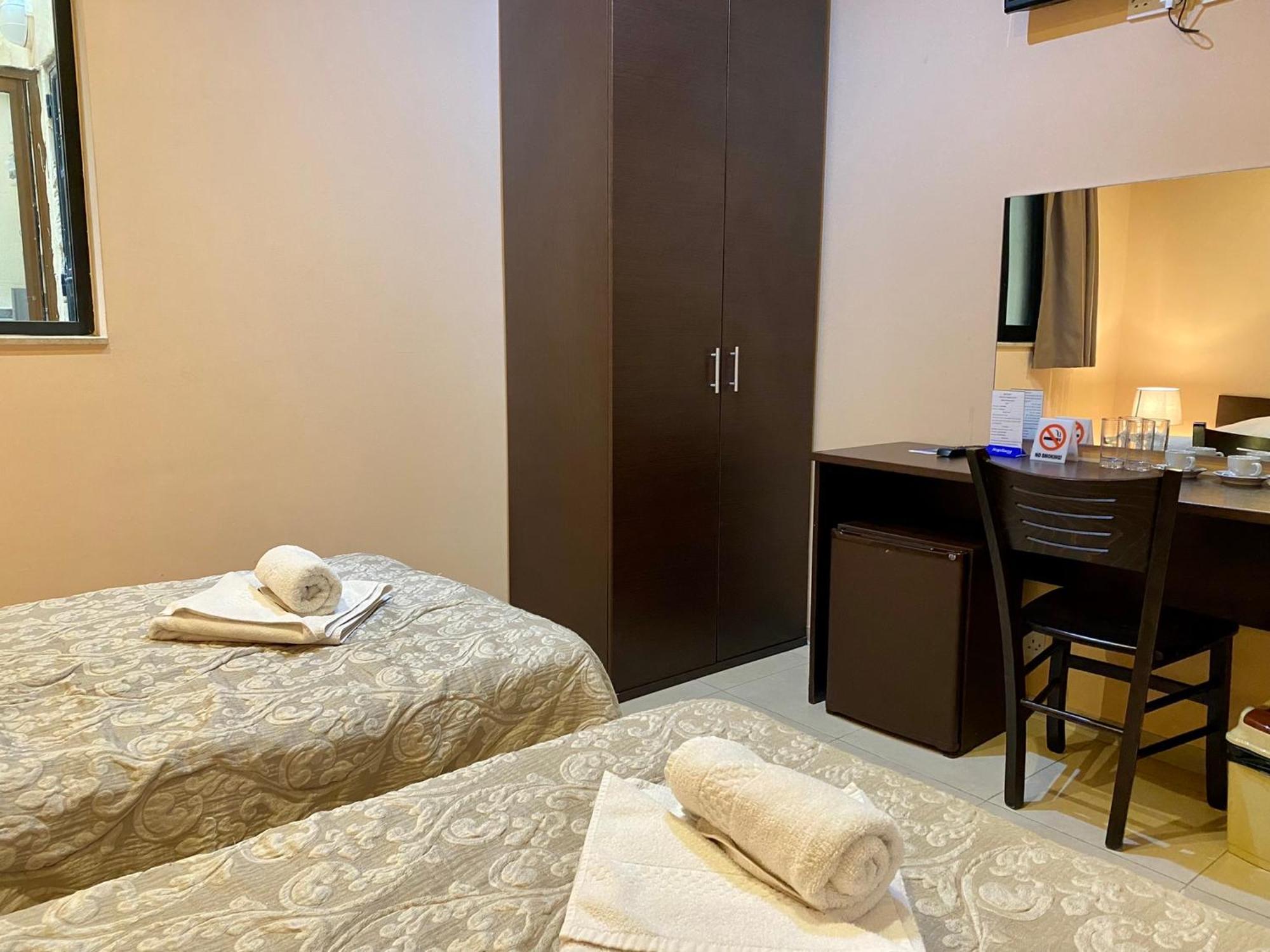 Отель Malta Paradise Central Accomodation Сент Джулианс Экстерьер фото