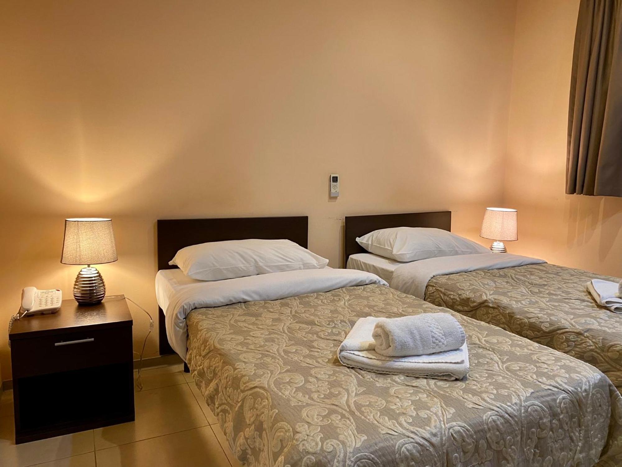 Отель Malta Paradise Central Accomodation Сент Джулианс Экстерьер фото