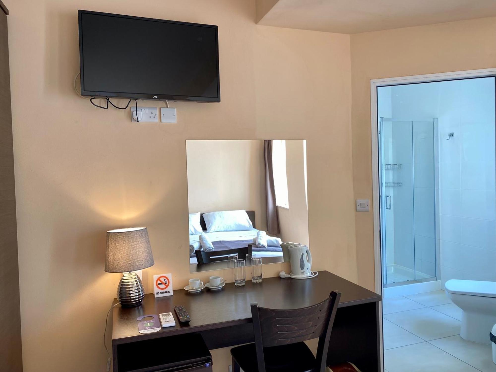 Отель Malta Paradise Central Accomodation Сент Джулианс Экстерьер фото