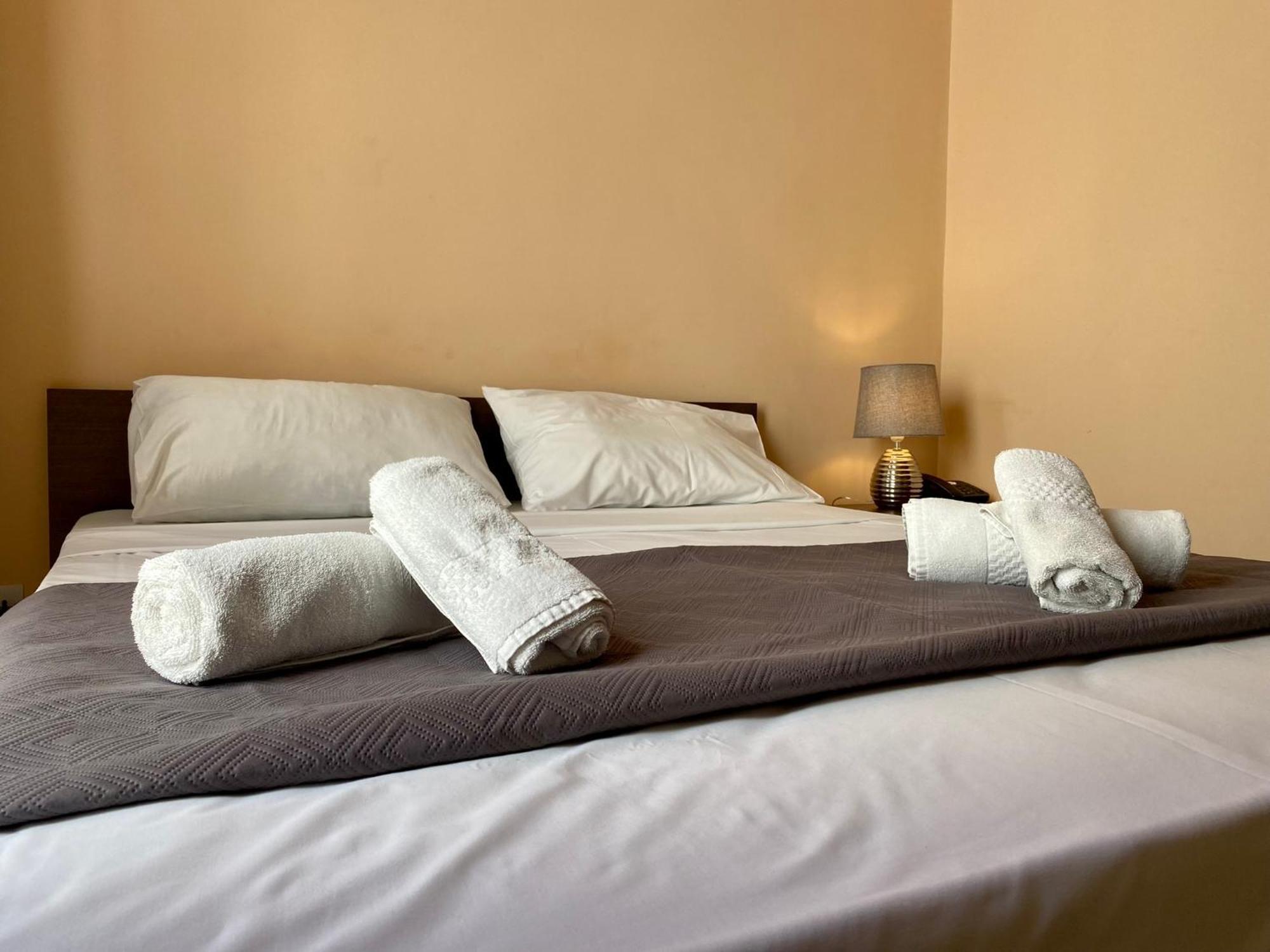 Отель Malta Paradise Central Accomodation Сент Джулианс Экстерьер фото