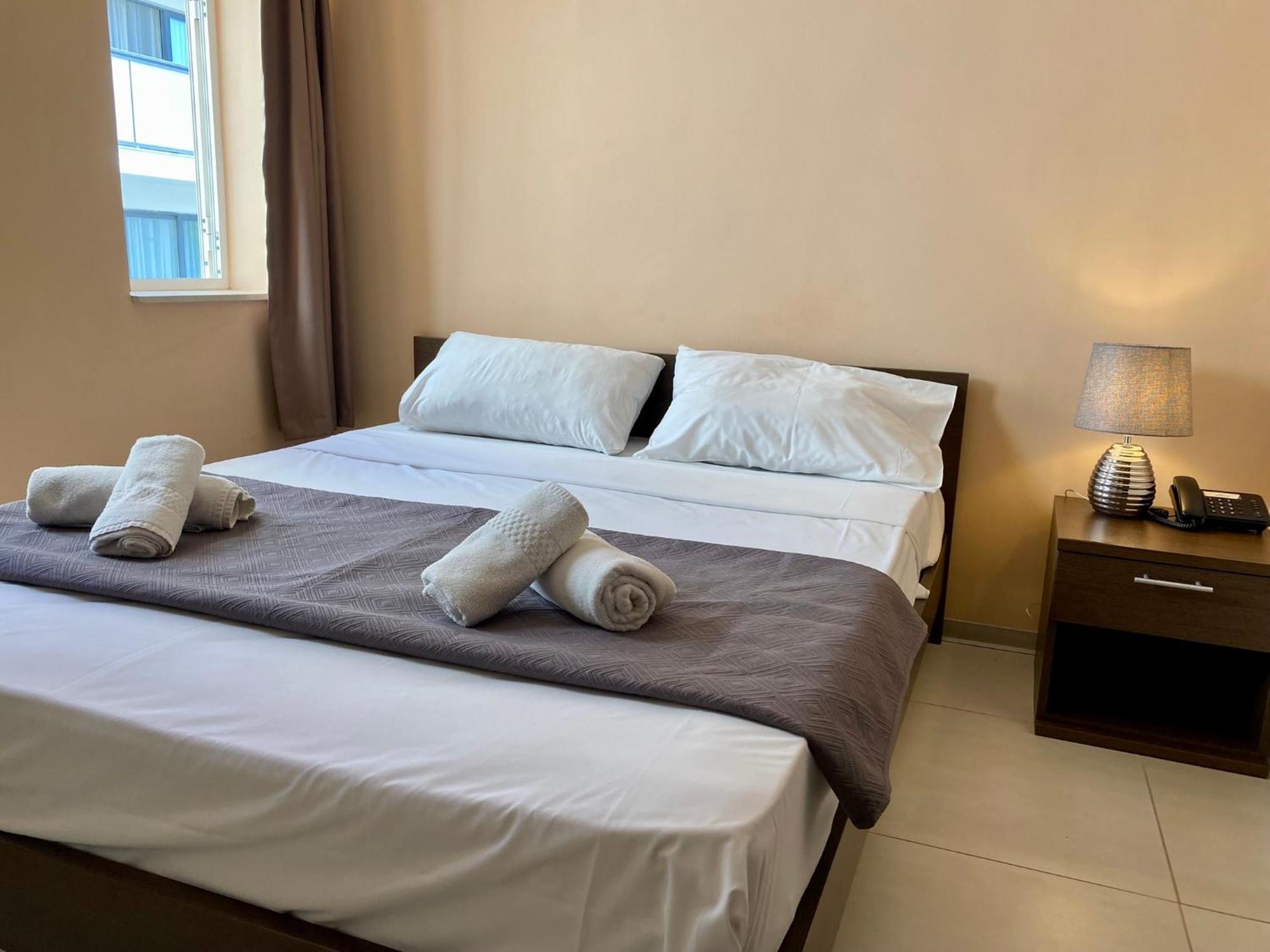Отель Malta Paradise Central Accomodation Сент Джулианс Экстерьер фото