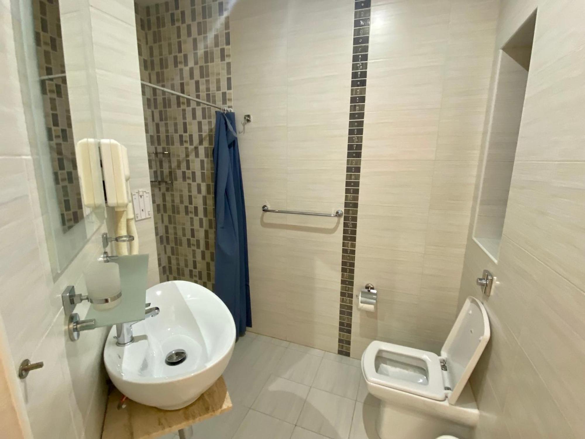 Отель Malta Paradise Central Accomodation Сент Джулианс Экстерьер фото