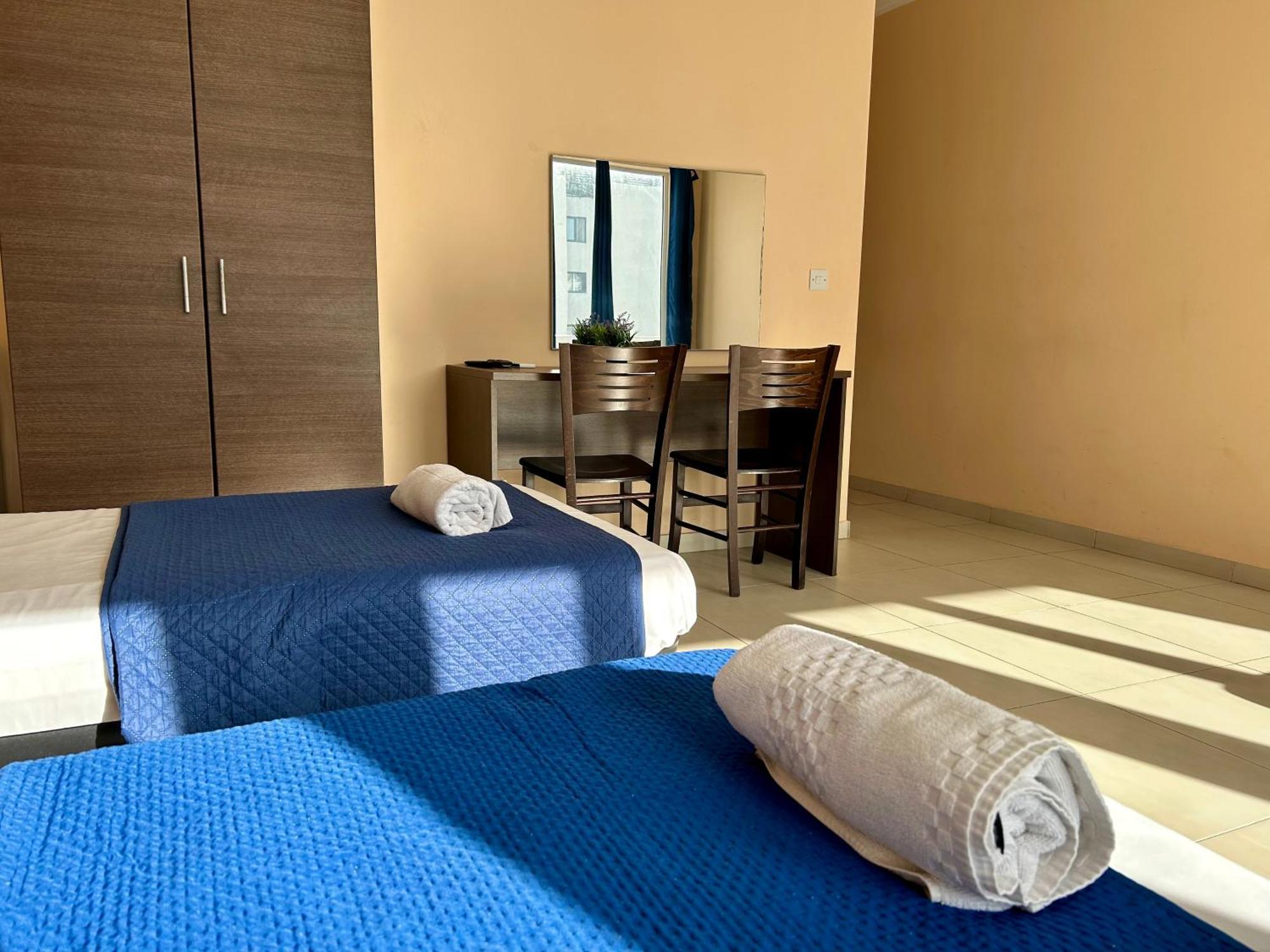 Отель Malta Paradise Central Accomodation Сент Джулианс Экстерьер фото